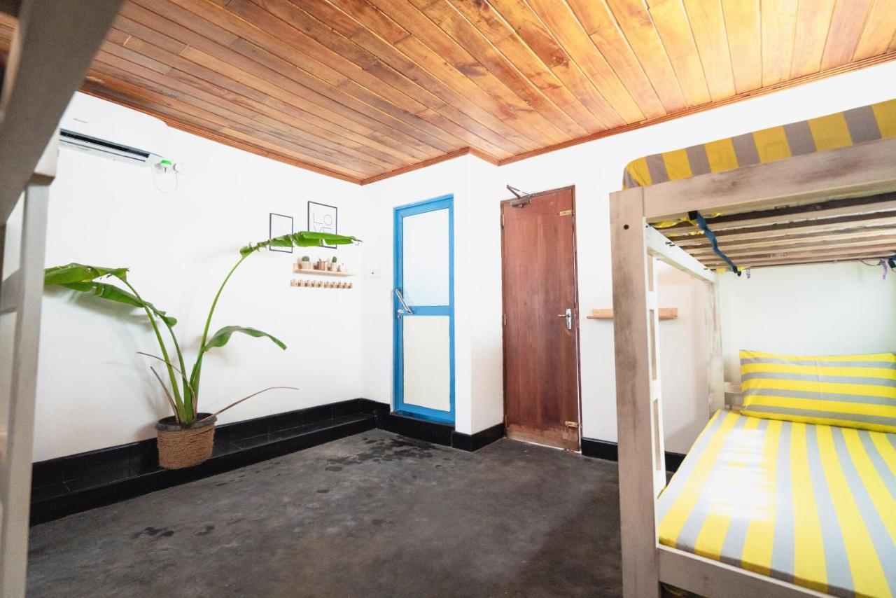 Layback Boutique Surf & Yoga Camp Sri Lanka Hostel Weligama Ngoại thất bức ảnh