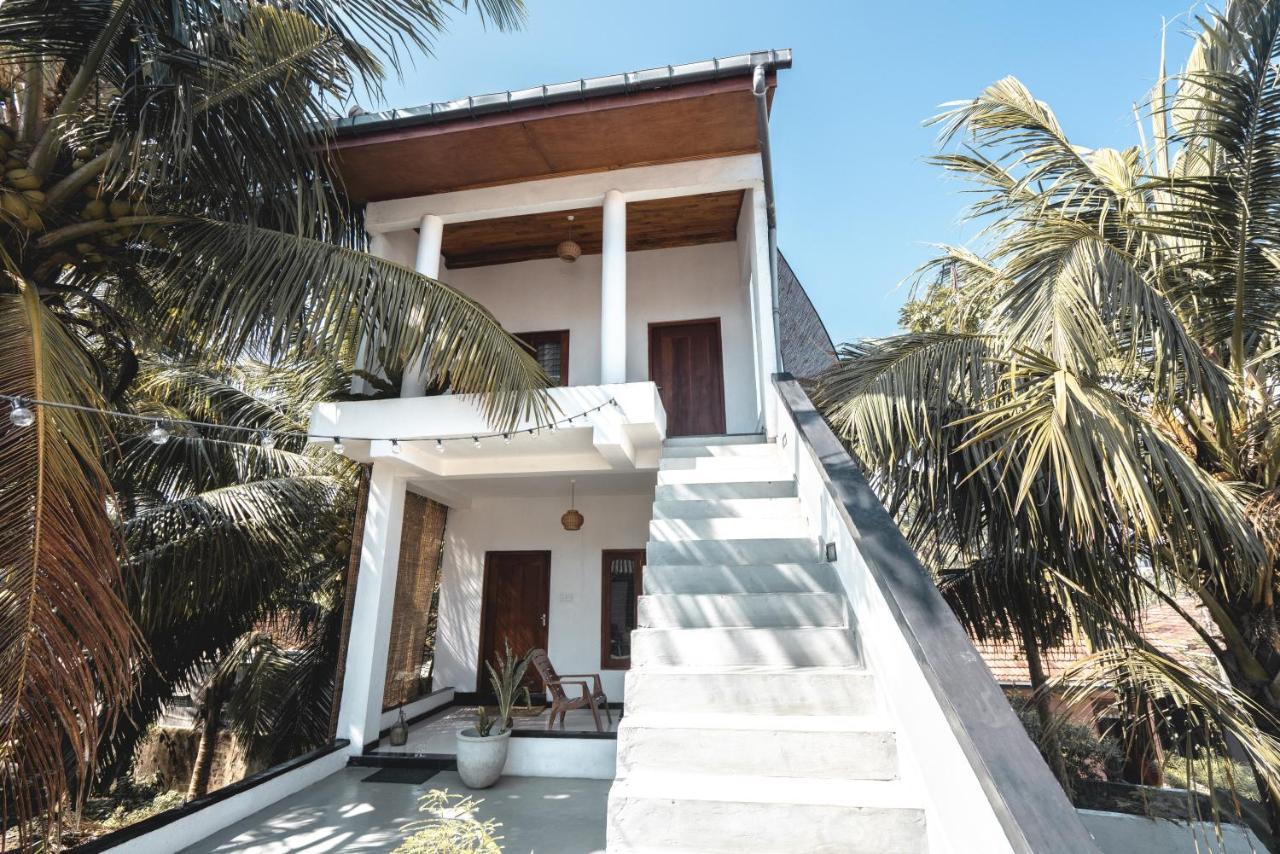 Layback Boutique Surf & Yoga Camp Sri Lanka Hostel Weligama Ngoại thất bức ảnh