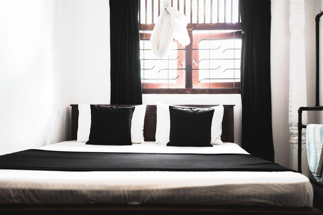 Layback Boutique Surf & Yoga Camp Sri Lanka Hostel Weligama Phòng bức ảnh
