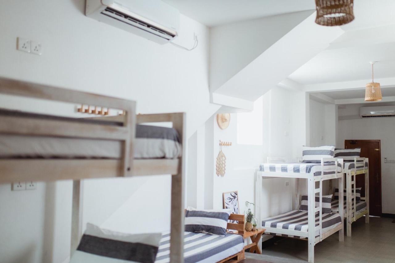 Layback Boutique Surf & Yoga Camp Sri Lanka Hostel Weligama Ngoại thất bức ảnh